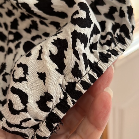 Criss Cross leopard print blouse size large - Picture 5 of 10
